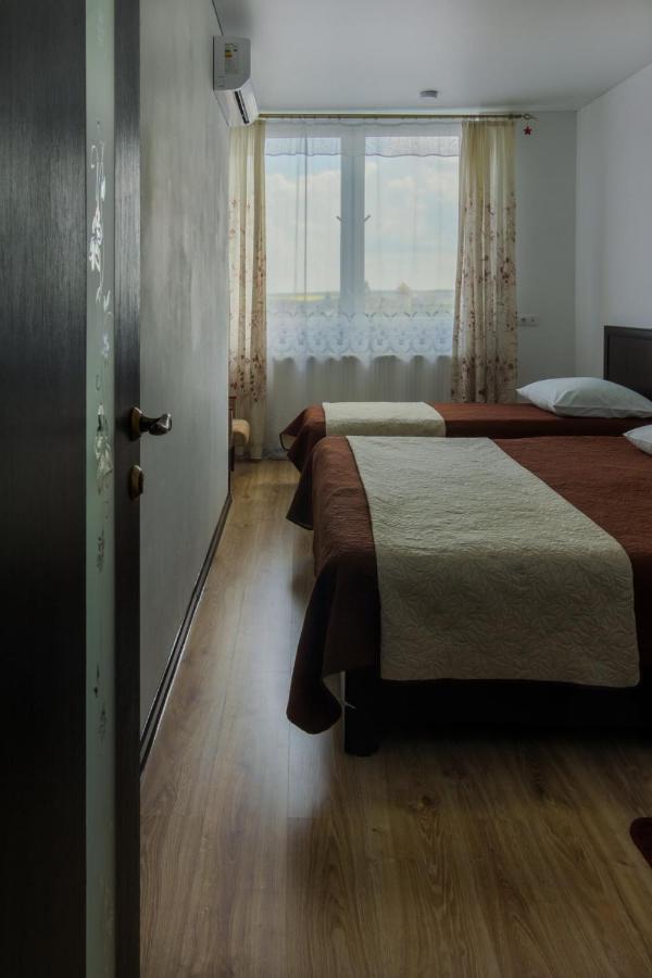 Rooms With Fortetsya View 2 Kamyanets-Podilski Dış mekan fotoğraf